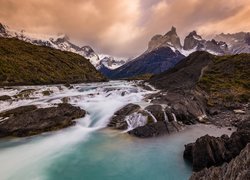 Park Narodowy Torres del Paine, Góry Cordillera del Paine, Patagonia, Chile, Rzeka, Chmury