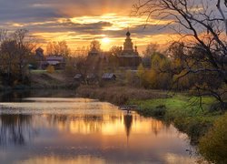 Zachód słońca, Jesień, Cerkiew, Drzewa, Rzeka Kamienka, Suzdal, Obwód włodzimierski, Rosja