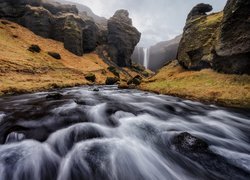 Wodospad Kvernufoss, Islandia, Skały, Kamienie, Rzeka Kverna, Mgła