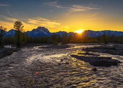 Stany Zjednoczone, Wyoming, Góry, Teton Range, Rzeka, Drzewa, Park Narodowy Grand Teton, Zachód słońca