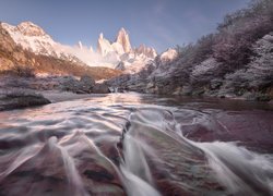 Góry, Rzeka, Skały, Drzewa, Góry Andy, Szczyt Fitz Roy, Park Narodowy Los Glaciares, Patagonia, Argentyna