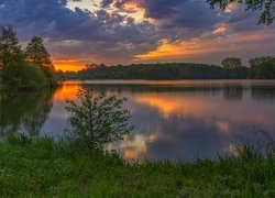 Rzeka, Chmury, Odbicie, Zachód Słońca, Drzewa