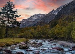 Rzeka Piedra w Parku Narodowym Ordesa y Monte Perdido w Hiszpanii