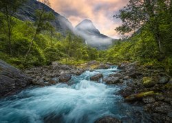 Rzeka Rauma w dolinie Romsdalen