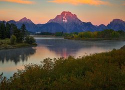 Góry, Teton Range, Rzeka, Snake River, Drzewa, Krzewy, Park Narodowy Grand Teton, Stan Wyoming, Stany Zjednoczone