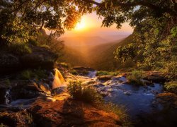 Australia, Queensland, Park Narodowy Lamington, Rzeka, Toolona Creek, Zachód słońca, Góry, McPherson Range, Wzgórza, Drzewa, Roślinność