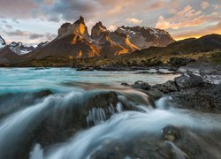 Rzeka w Parku Narodowym Torres del Paine