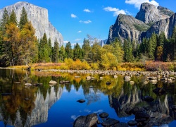 Stany Zjednoczone, Stan Kalifornia, Park Narodowy Yosemite, Rzeka, Góry, Drzewa