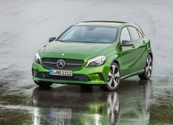 Samochód Mercedes klasy A z roku 2015