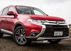 Samochód Mitsubishi Outlander rocznik 2017