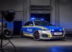 Samochód policyjny Audi RS4