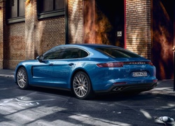 Samochód Porsche Panamera 4S z roku 2017