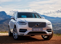 Samochód Volvo XC90 T6 SUV rocznik 2015