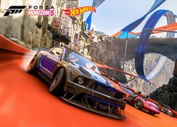 Samochody z gry Forza Horizon 5 podczas wyścigu