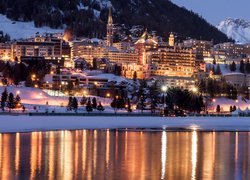 Zima, Domy, Jezioro St. Moritz, Wieczór, Oświetlona, Miejscowość, Sankt Moritz, Kanton Gryzonia, Szwajcaria