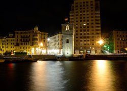 Włochy, Miasto Savona, Rzeka, Przystań, Domy, Latarnie, Noc