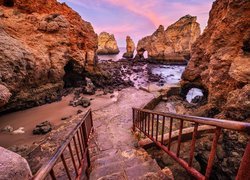 Portugalia, Algarve, Lagos, Cypel Ponta Piedade, Morze, Skały, Schody