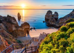 Morze, Skały, Schody, Zachód słońca, Wybrzeże, Algarve, Plaża, Camilo Beach, Lagos, Portugalia