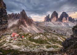 Góry, Tre Cime di Lavaredo, Dolomity, Dom, Schronisko, Auronzo, Kaplica, Chmury, Włochy