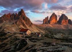 Góry, Tre Cime di Lavaredo, Dolomity, Schronisko Auronzo, Kaplica, Chmury, Włochy