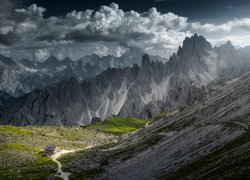 Góry, Dolomity, Masyw Cadini di Misurina, Chmury, Dom, Schronisko Citta di Capri, Droga, Prowincja Belluno, Włochy
