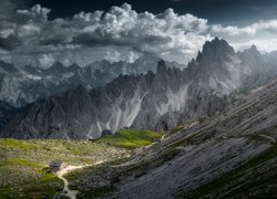 Schronisko Citta di Capri obok masywu Cadini di Misurina w Dolomitach