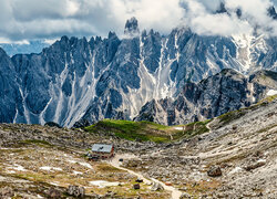 Schronisko na przełęczy Passo Giau w Dolomitach