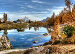 Jezioro Lago Federa, Prowincja Belluno, Włochy, Góry Dolomity, Schronisko, Dom, Drzewa