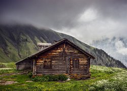 Schronisko w szwajcarskich Alpach Berneńskich w wiosce Grindelwald