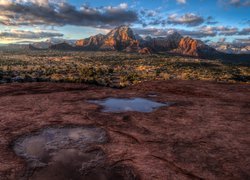 Góry, Skały, Navajo Red Rocks, Miasto Sedona, Ciemne, Chmury, Kałuże, Arizona, Stany Zjednoczone