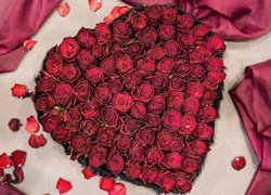Serce z czerwonych róż