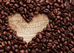 Serce z rozsypanych ziaren kawy