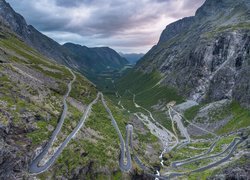 Góry, Skały, Drogi, Droga Trolli, Wąwóz, Dolina Romsdalen, Gmina Rauma, Norwegia