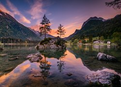 Góry, Jezioro Hintersee, Skały, Zachód słońca, Domy, Drzewa, Gmina Berchtesgadener, Bawaria, Niemcy