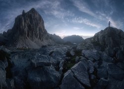 Góry Kantabryjskie, Pasmo Picos de Europa, Szczyt Naranjo de Bulnes, Park Narodowy Picos de Europa, Skały, Noc, Człowiek, Asturia, Kantabria, Hiszpania