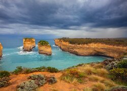 Kolumny wapienne, Dwunastu Apostołów, Klif, Cieśnina Bassa, Morze, Skały, Wybrzeże, Chmury, Park Narodowy Port Campbell, Australia