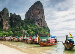 Morze, Plaża, Railay Beach, Skała, Łodzie, Drzewa, Tajlandia