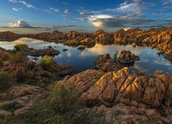 Skały, Jezioro, Watson Lake, Chmury, Odbicie, Prescott, Arizona, Stany Zjednoczone