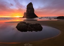 Skała, Plaża, Miejscowość Cannon Beach, Stan Oregon, Stany Zjednoczone