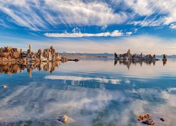 Kalifornia, Stany Zjednoczone, Jezioro, Mono Lake, Skały, Niebo, Chmury, Odbicie