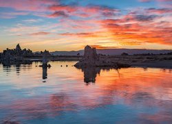 Jezioro, Mono Lake, Skały, Wschód słońca, Lee Vining, Kalifornia, Stany Zjednoczone