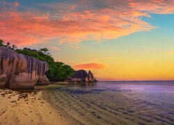 Skały na plaży Anse Source dArgent na Seszelach