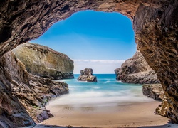 Stany Zjednoczone, Stan Kalifornia, Morze, Ocean Spokojny, Plaża Shark Fin Cove, Skały, Jaskinia