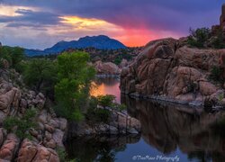 Zachód słońca, Skały, Drzewa, Jezioro, Watson Lake, Prescott, Arizona, Stany Zjednoczone