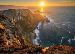 Skały nad morzem w irlandzkim regionie Glencolmcille