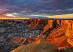 Zachód słońca, Góry, Skały, Chmury, Hanksville, Utah, Stany Zjednoczone