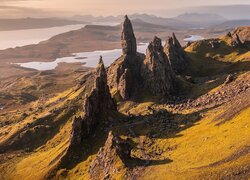 Szkocja, Wyspa Skye, Półwysep Trotternish, Wzgórze, The Storr, Skały, Jeziora