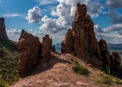 Skały, Niebo, Chmury, Góry, Superstition Mountains, Arizona, Stany Zjednoczone