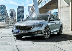 Skoda Octavia Combi, 2020, Wieżowce