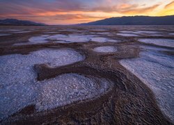 Park Narodowy Doliny Śmierci, Death Valley National Park, Wyschnięte, Jezioro, Solnisko, Badwater, Zachód słońca, Kalifornia, Stany Zjednoczone